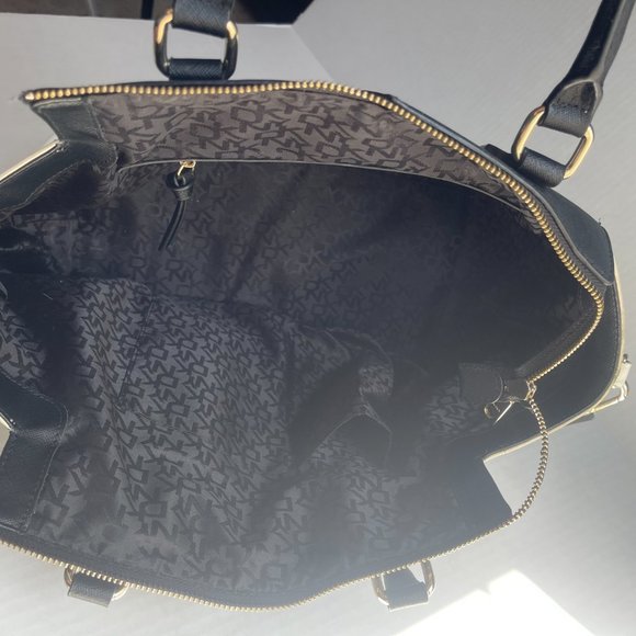 DKNY MEDIUM SIZE BLACK AND WHITE BAG - Picture 6 of 9